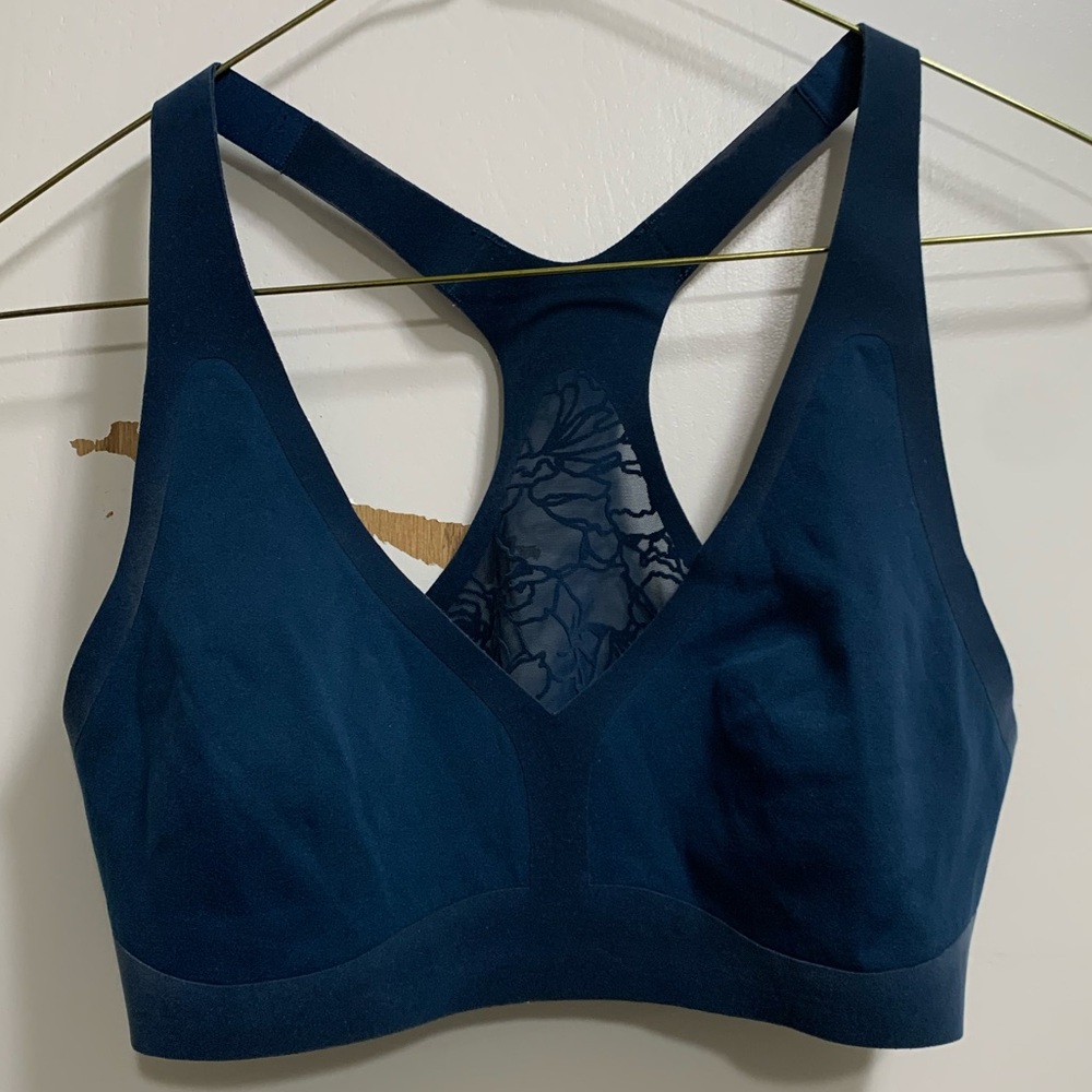 Lululemon Regenerate Bra in navy, size medium (8)